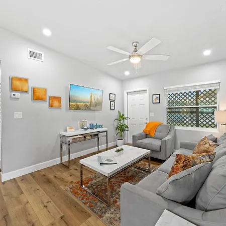 Midtown Cottage - In The Heart Of Cocoa Beach Exterior photo