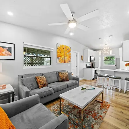 Midtown Cottage - In The Heart Of Cocoa Beach Exterior photo